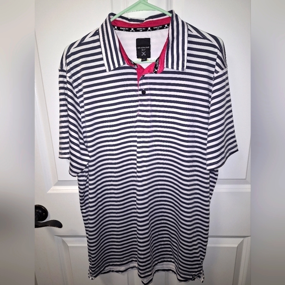 A Kenneth Cole Golf Polo shirt in a men's size large. Pre-loved in great shape